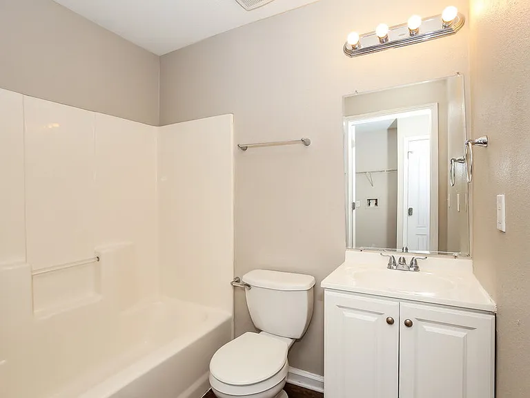 3747 Peachtree St — Photo 14