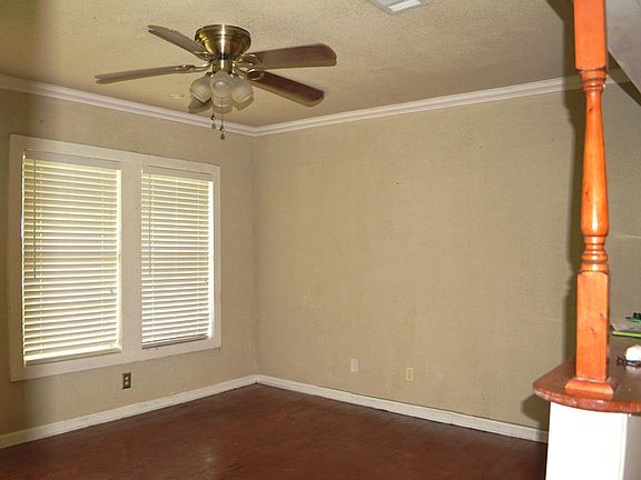 2nd image of 418 Lazy River Ln