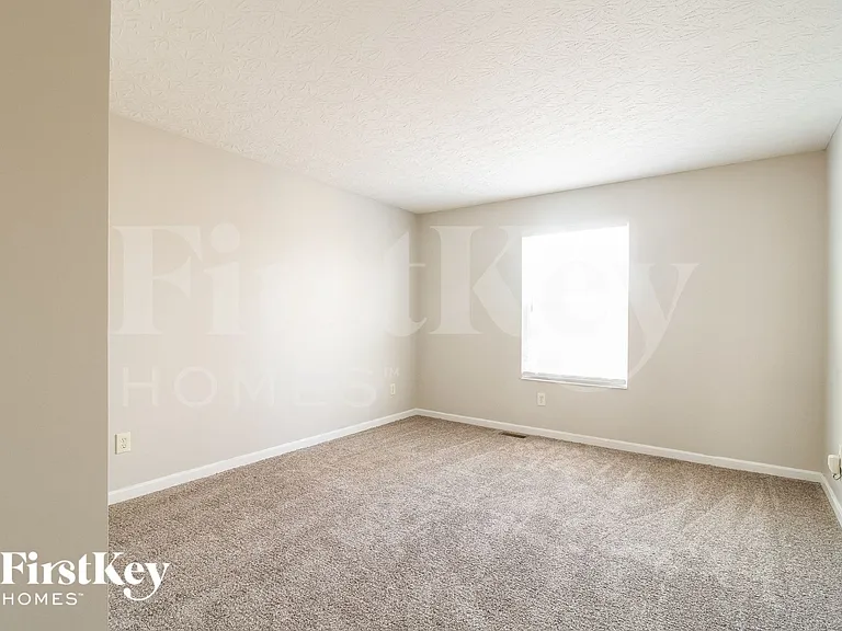 60 Charmalee Dr — Photo 12