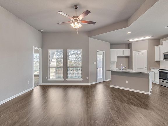 3rd image of 252 Scenic Hills Cir