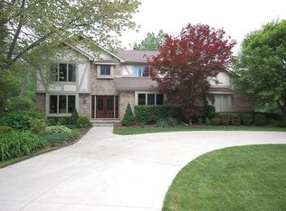 30084 Fox Club Dr, Farmington Hills, MI