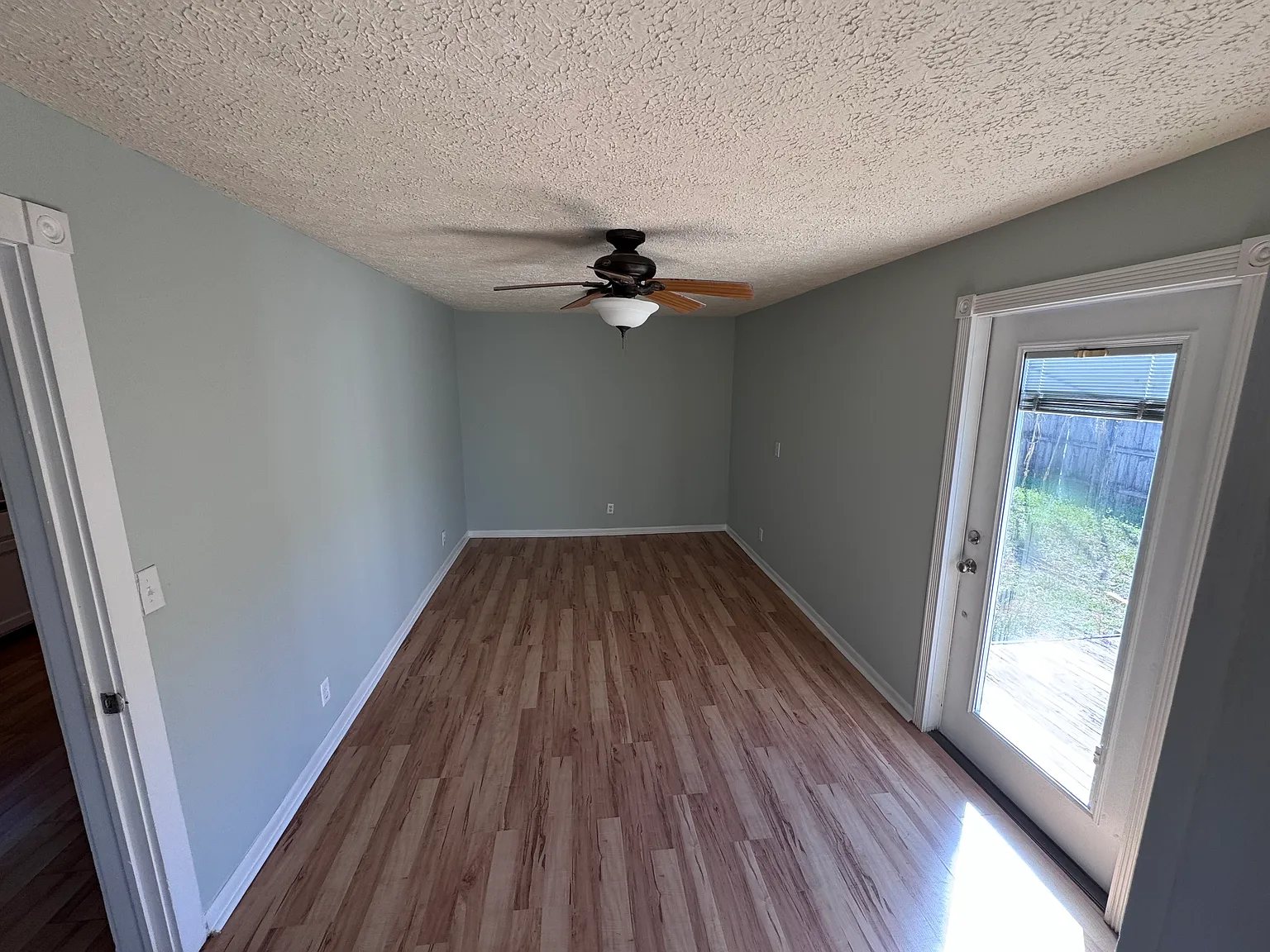 2 bed, 968 sqft, $2,400 — Photo 4