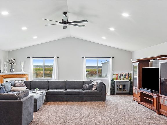 3rd image of 1015 S Leisure Lane