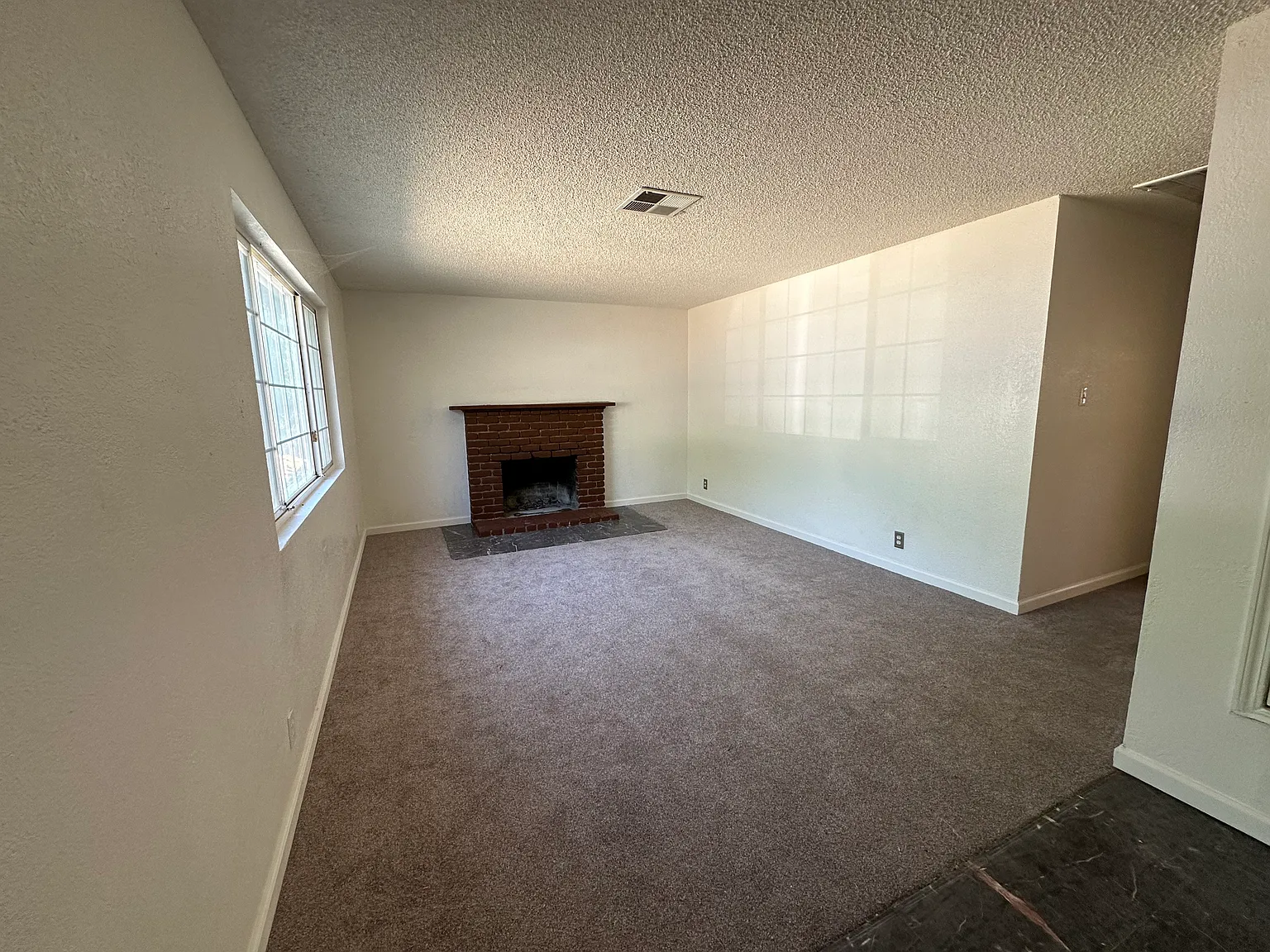 2112 Conant Ave photo 1