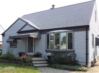 25924 Waldorf St, Roseville, MI