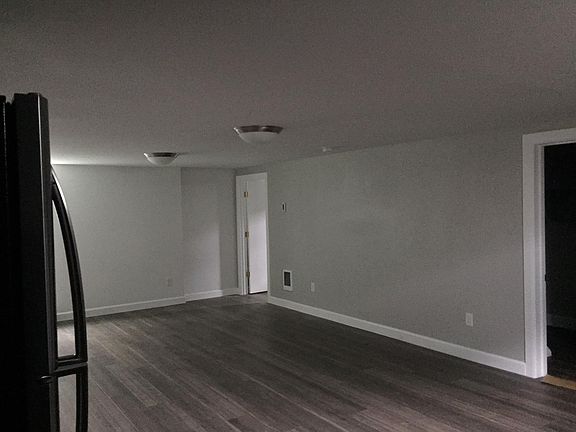 Opposite view, from kitchen to bedroom. 