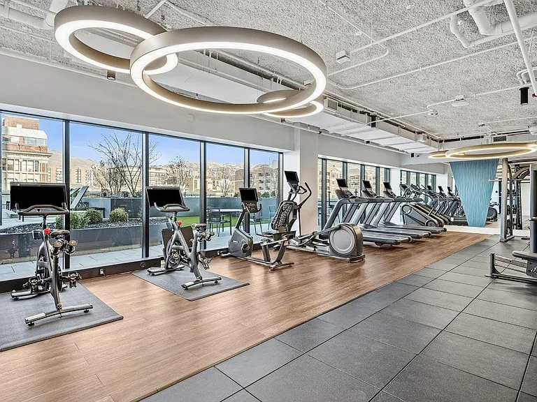 Seraph Luxury Downtown Apartments — Photo 18