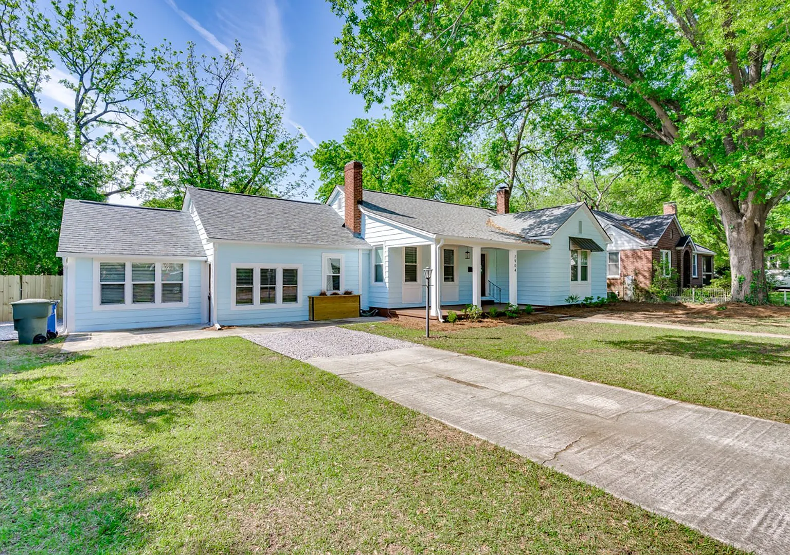 Pre-Leasing For School Year 2027-2028 Spacious And Homey Home In The Heart Of Rosewood — Photo 3
