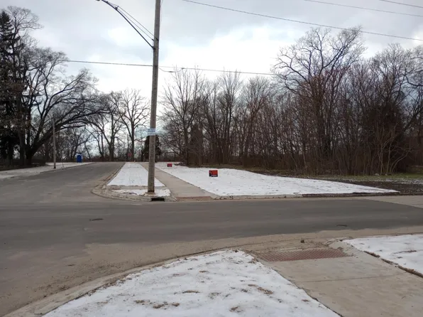 352 N Hull Ave, Benton Harbor, MI 49022