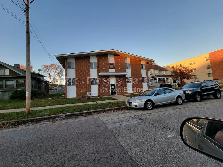 349 W Grand Ave #206 — Photo 12