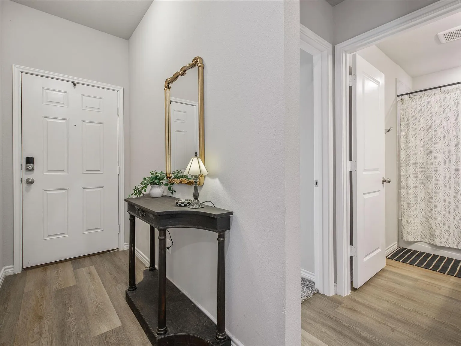 3 bed, 2.0 bath, 1609 sqft, $2,100 — Photo 4
