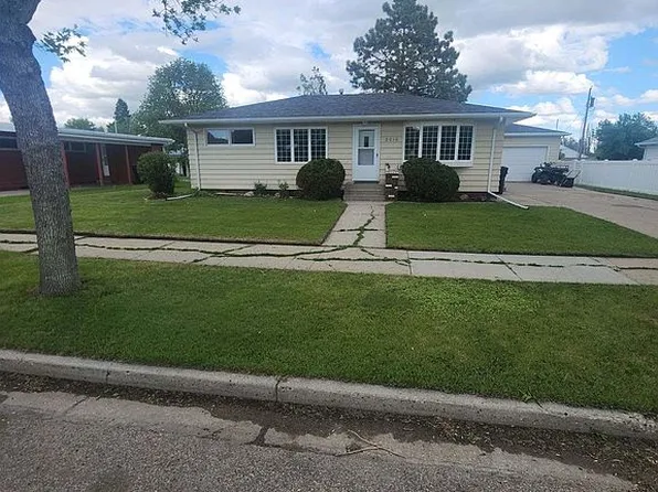 2010 2nd Ave E, Williston, ND 58801