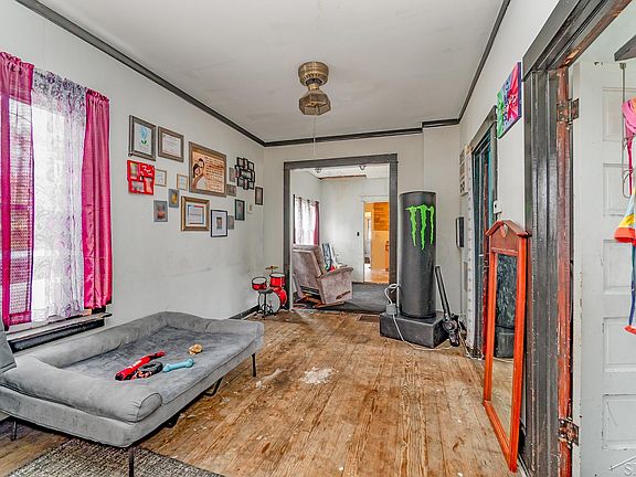 3rd image of 4237 Wood St