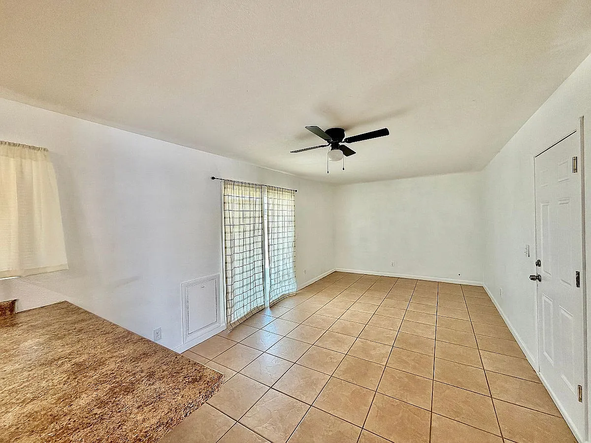 3 bed, 2.0 bath, 1064 sqft, $2,000 — Photo 4