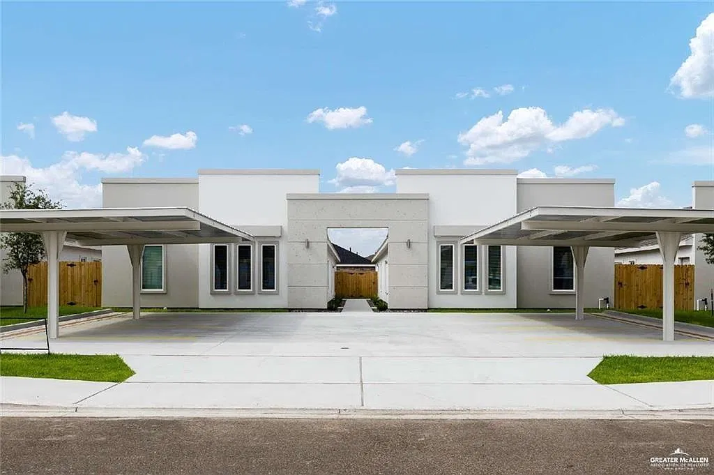 2704 W Harrison Ave — Photo 1