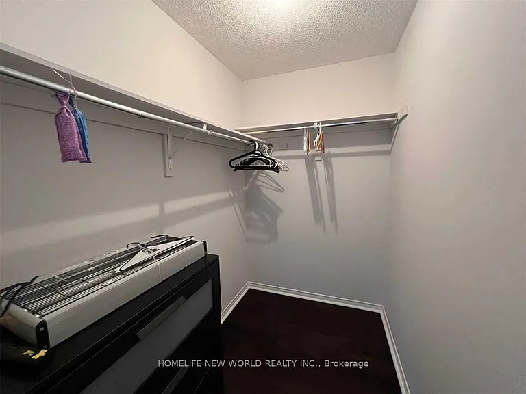 555 Yonge St #513 — Photo 14