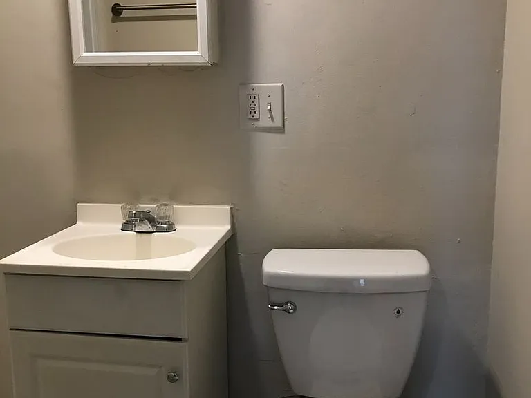 402 S 4th St #5 — Photo 5