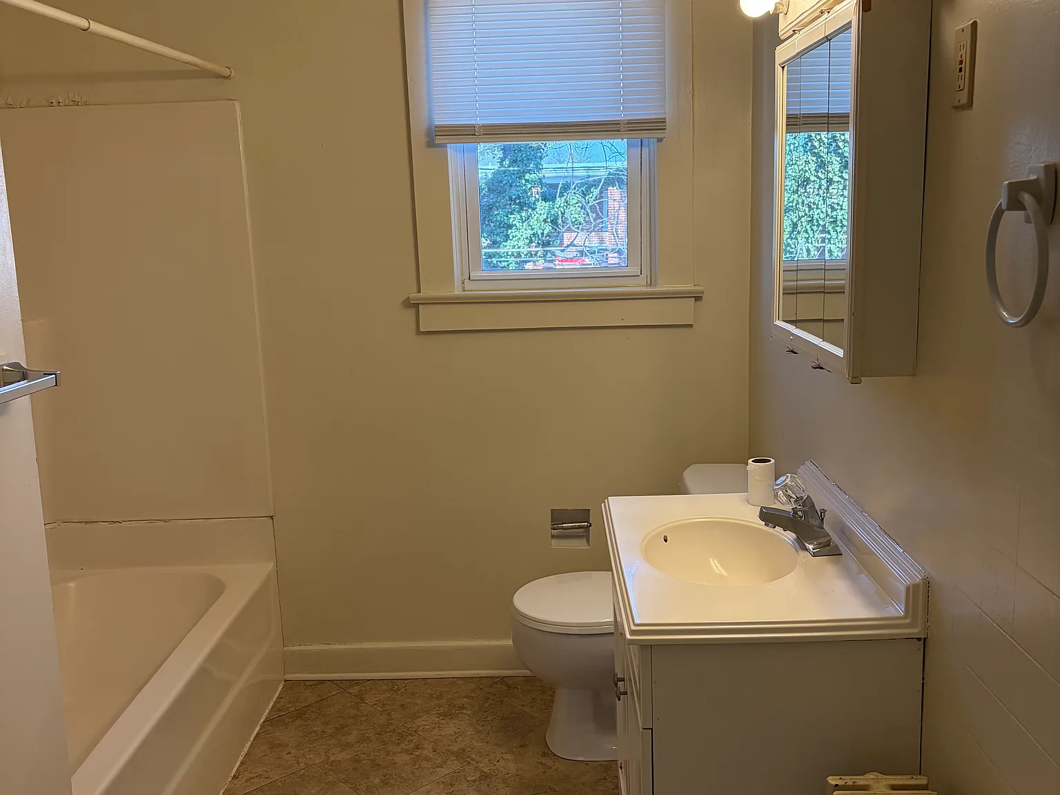 2 bed, 1000 sqft, $1,450 — Photo 4