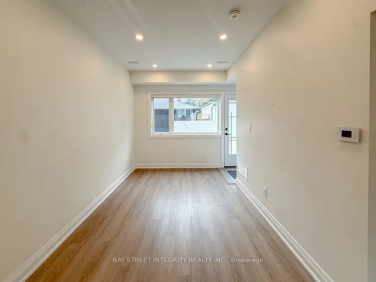 598 Crawford St #LANEWAY — Photo 4