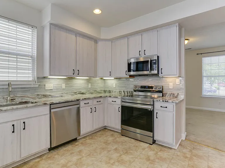 528 Normandy St — Photo 19
