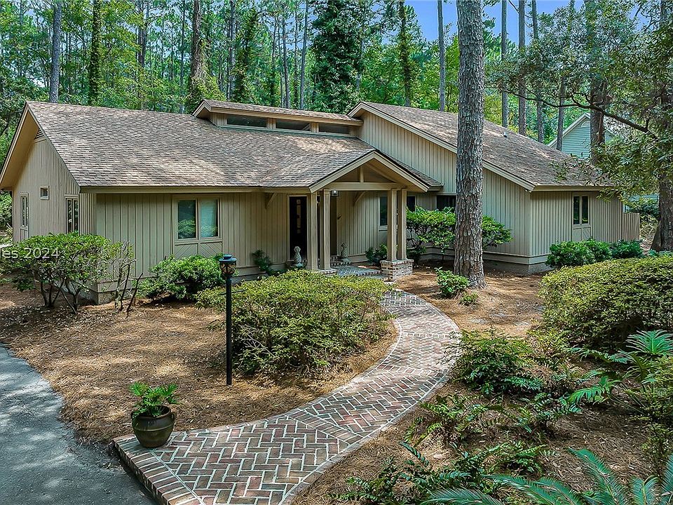1st image of 44 Crooked Pond Dr