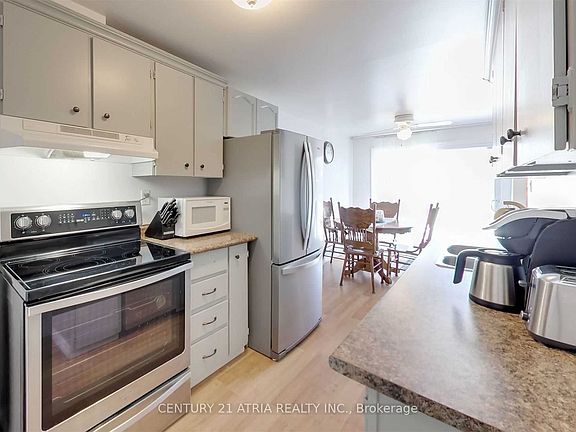 3rd image of 27 Dickens Dr