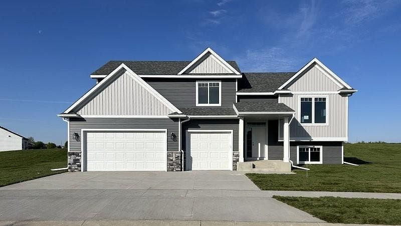 1st image of 2103 6th Ave NE