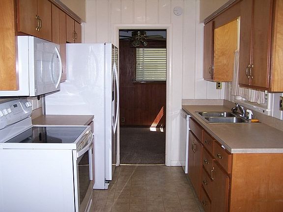 2nd image of 112 Broadview Dr