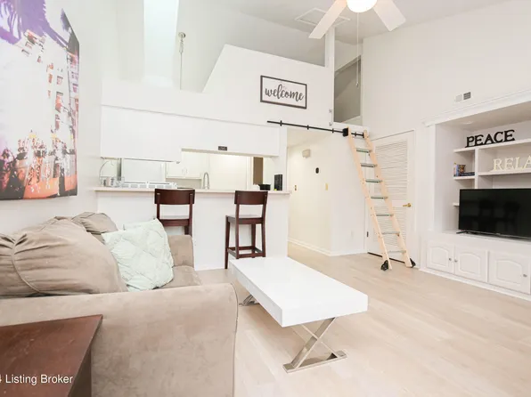 366 Crescent Spring Dr #1, Louisville, KY 40206