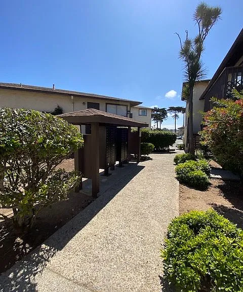 Lake View Terrace — Photo 6