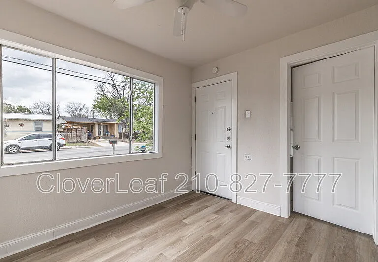 230 Paramount Ave — Photo 5