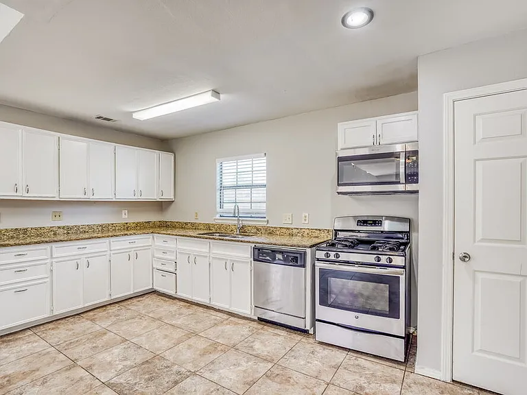 6395 Crossway Dr — Photo 9