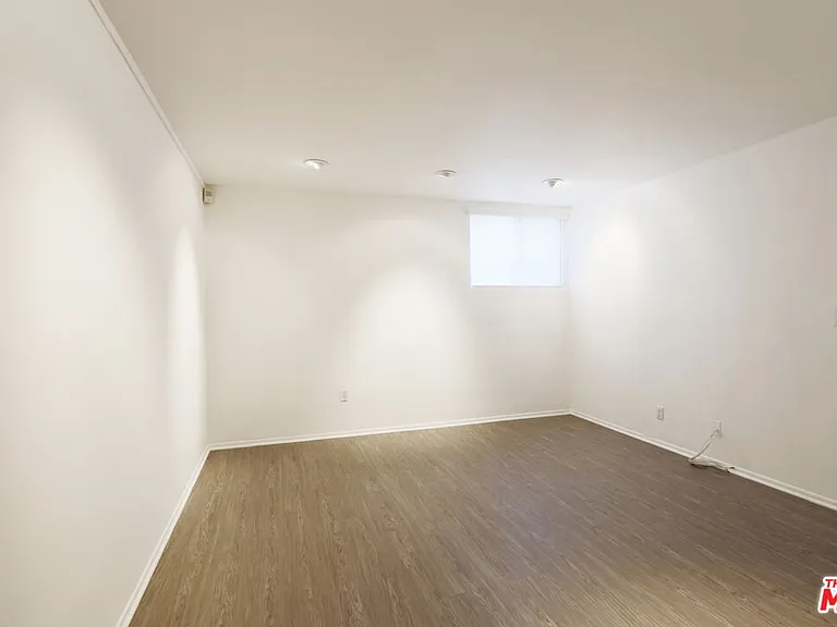 21821 Burbank Blvd #151 — Photo 34