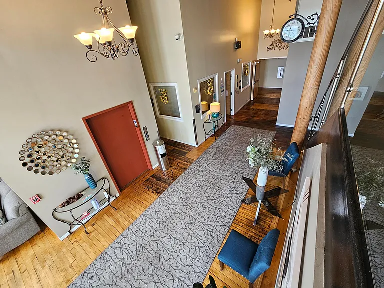 Victoria Riverside Townhouse Lofts — Photo 32