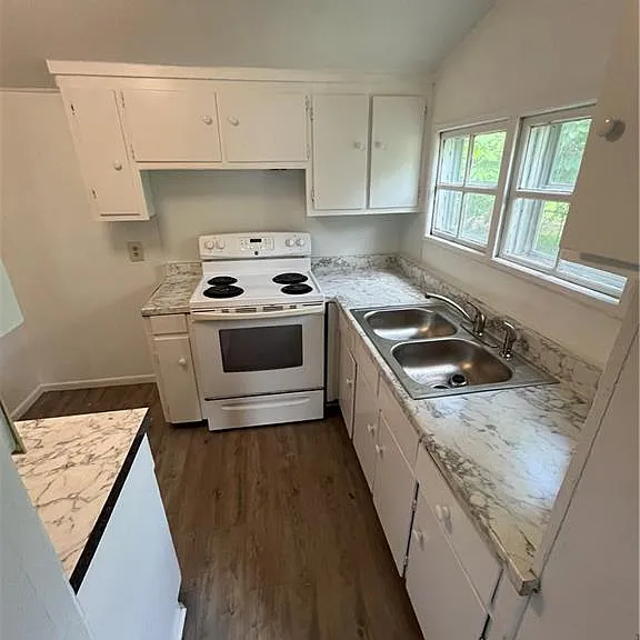 110 W 15th St — Photo 7