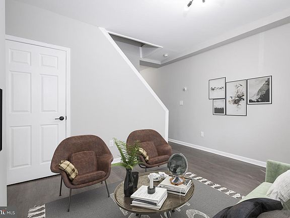 5th image of 2316 N Myrtlewood St