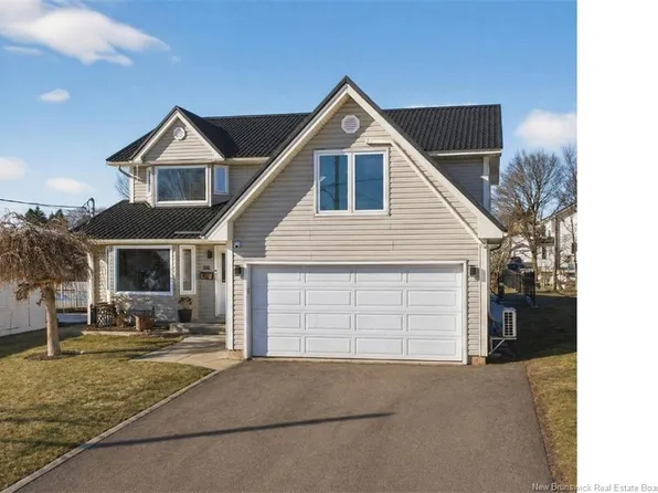 141 Gaspe St, Dieppe, NB E1A 1W4