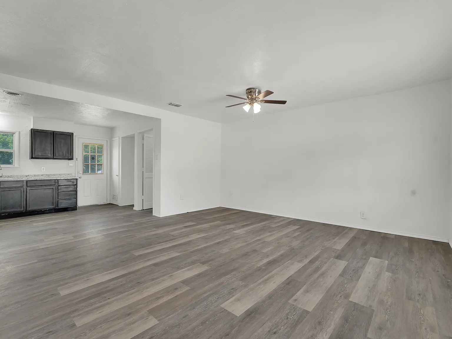 3 bed, 1144 sqft, $2,000 — Photo 3