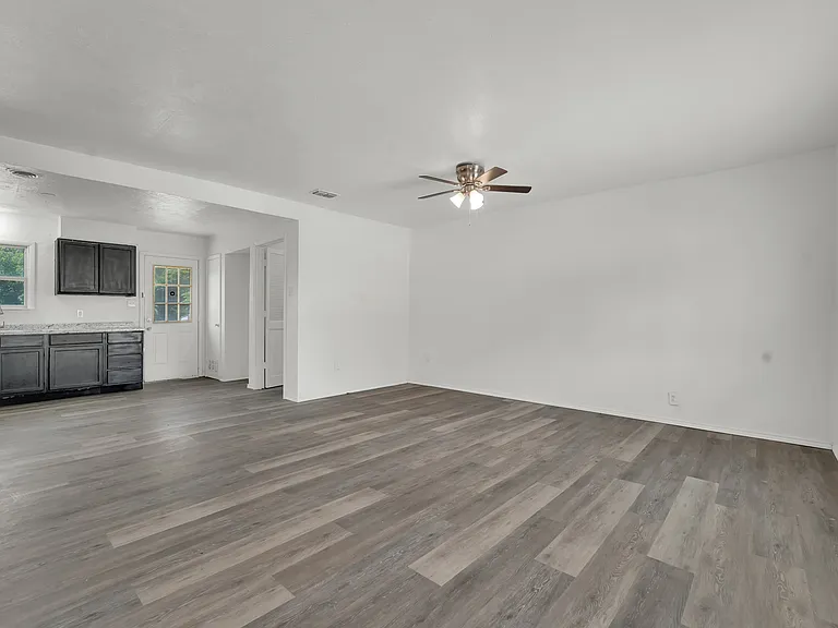 2682 Wasina Dr — Photo 3