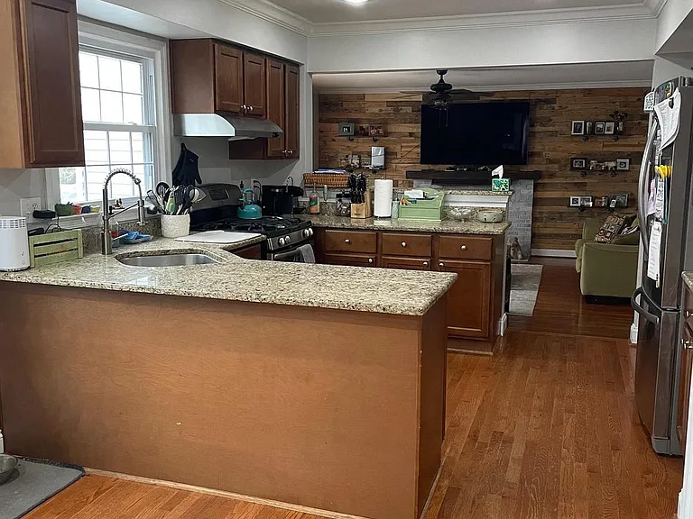 20671 Stillpond Ct — Photo 2