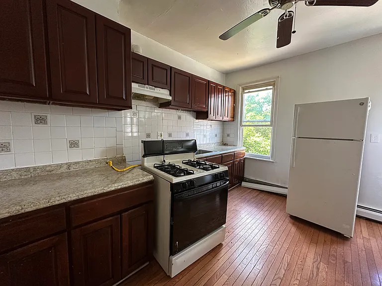 41 Garrison Ave #2 — Photo 9