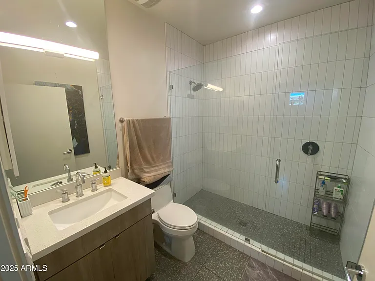 528 W Culver St #B — Photo 7