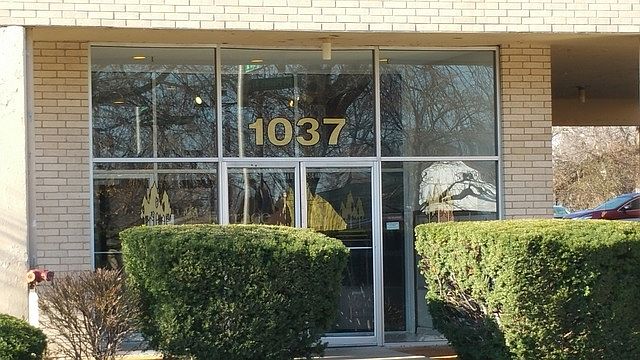 1st image of 1037 Des Plaines Ave #105