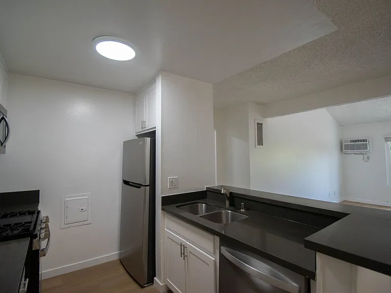 7350 Kester Avenue — Photo 7