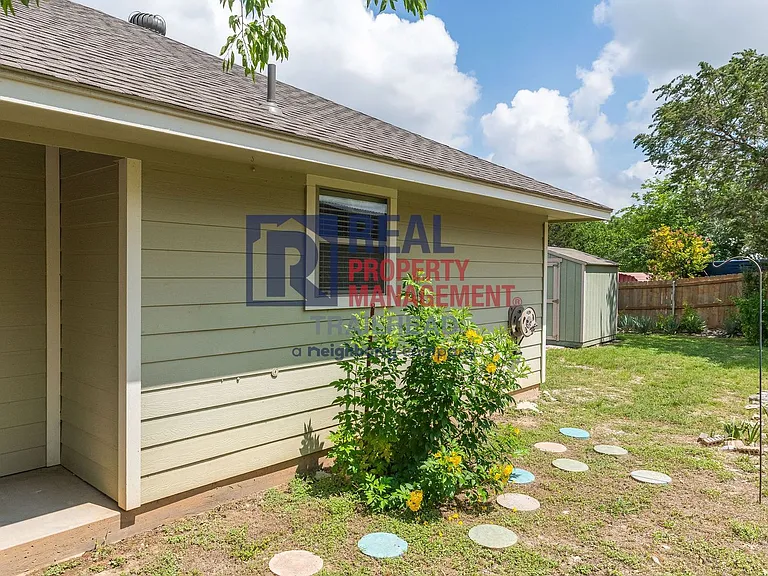 703 Bryan St — Photo 27