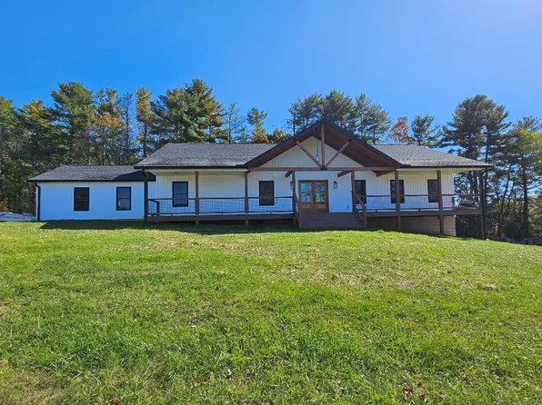 313 Fox Run Dr, Galax, VA 24333