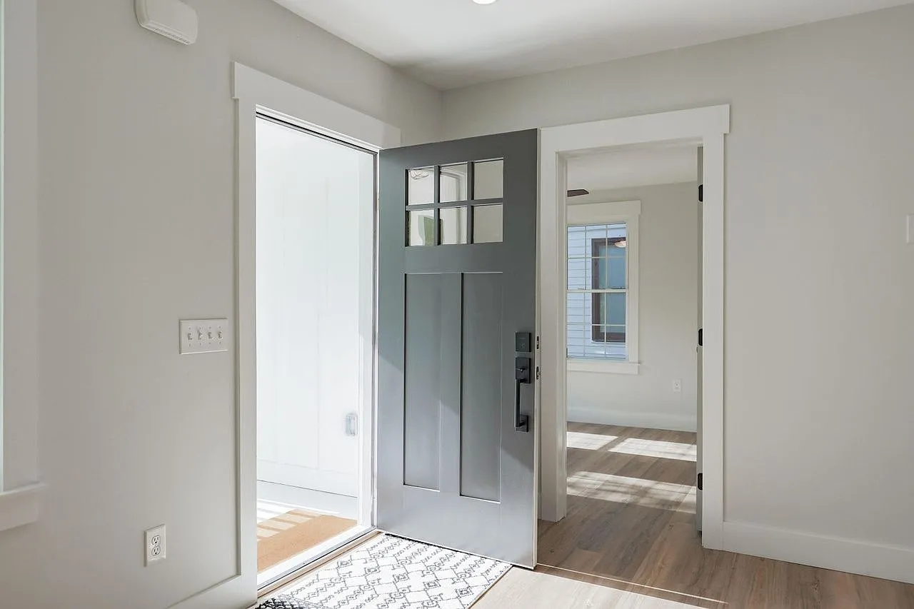3 bed, 2.0 bath, 1085 sqft, $2,650 — Photo 3