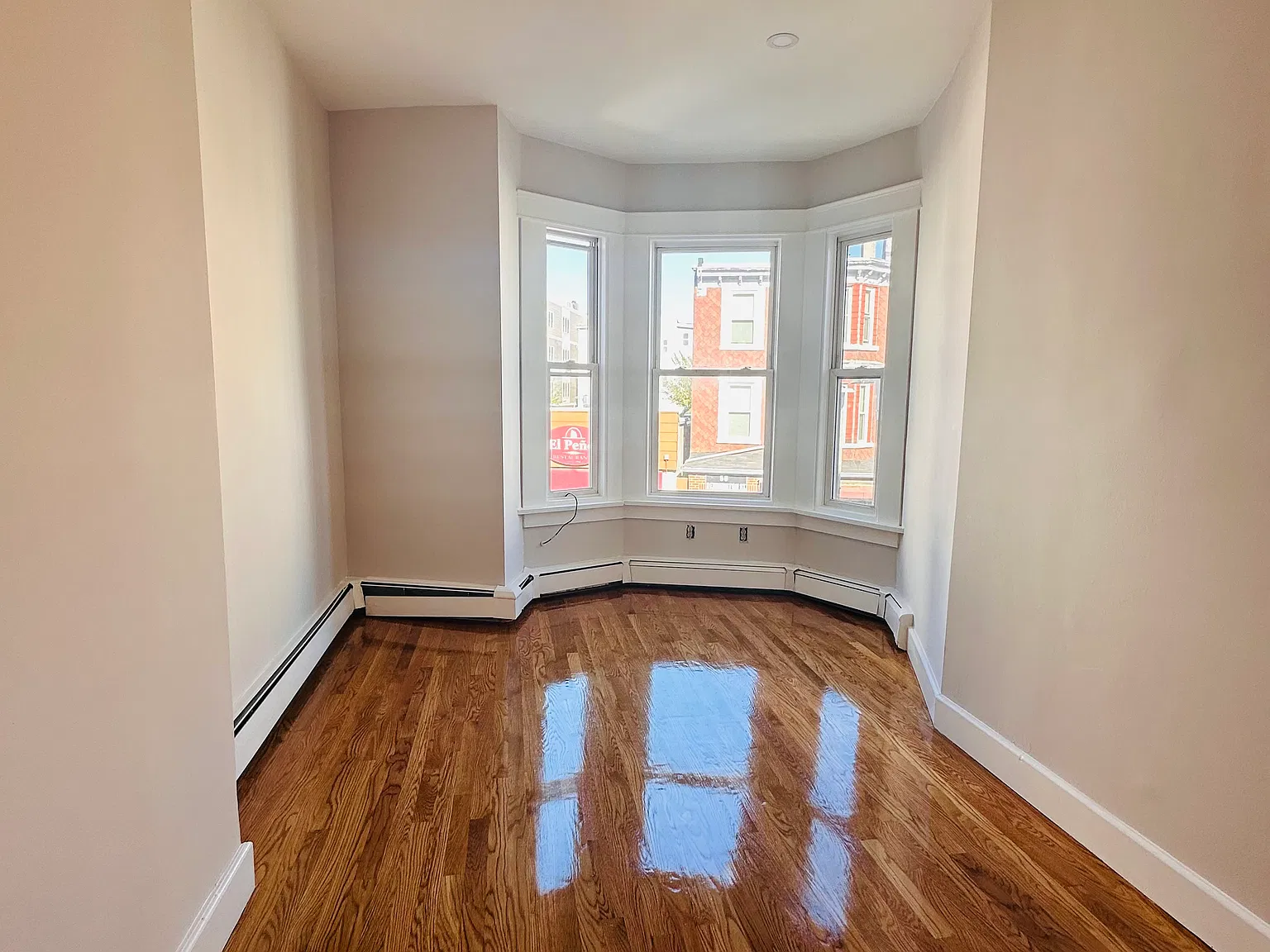 3 bed, 9999 sqft, $3,000 — Photo 3