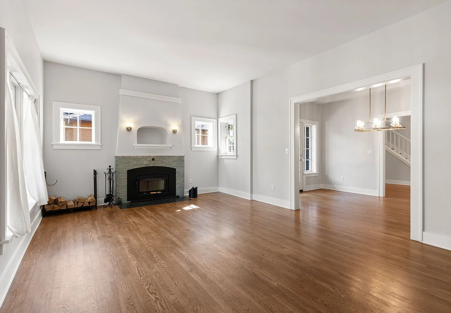 5 bed, 4.0 bath, 3960 sqft, $5,575 — Photo 2