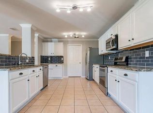 8400 River Bluffs Dr, Arlington, TX 76002